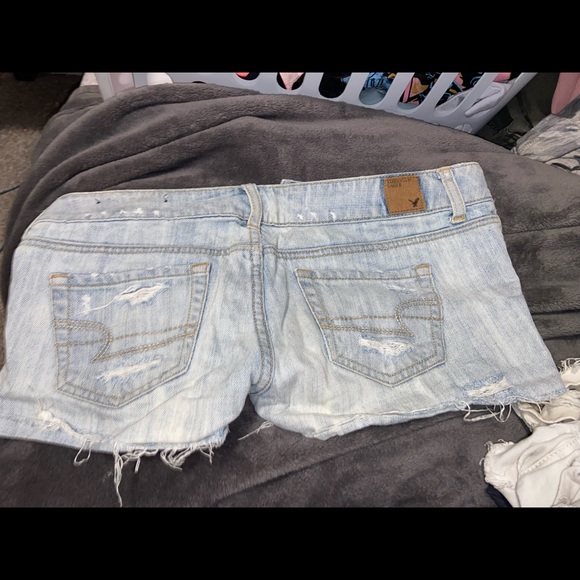 American Eagle Low-rise Jean Shorts - Picture 2 of 3